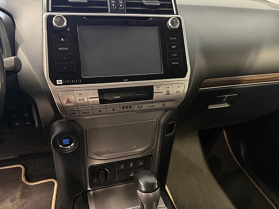 Toyota Land Cruiser 16 of 26