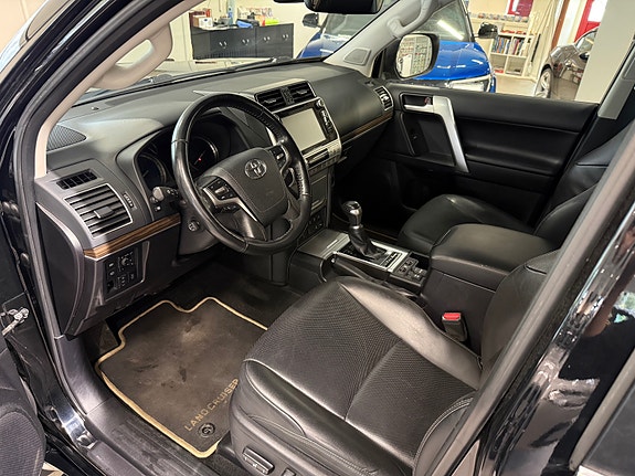 Toyota Land Cruiser 8 of 26