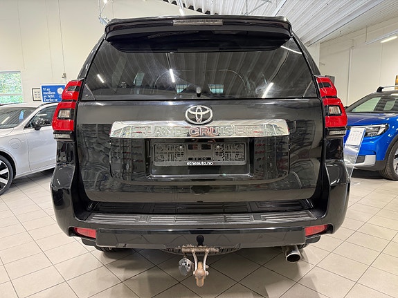 Toyota Land Cruiser 7 of 26