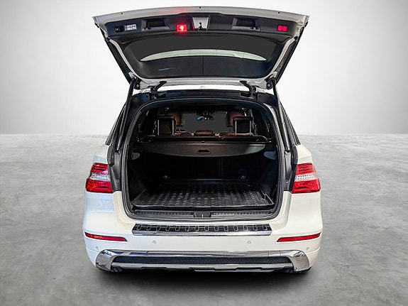 Mercedes-Benz ML350 29 of 30