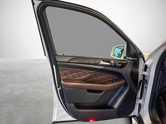 Mercedes-Benz ML350 9 of 30