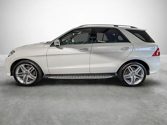 Mercedes-Benz ML350 2 of 30