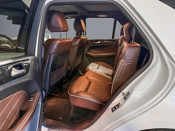 Mercedes-Benz ML350 25 of 30