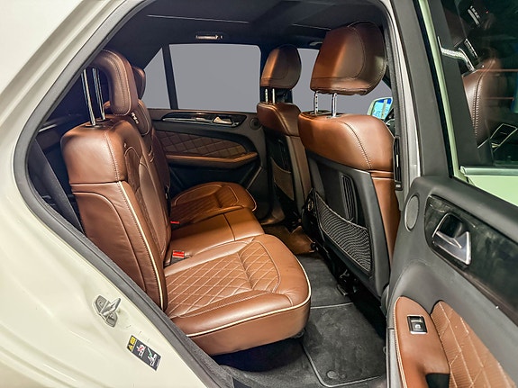 Mercedes-Benz ML350 27 of 30