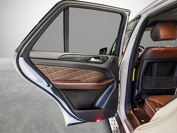 Mercedes-Benz ML350 24 of 30