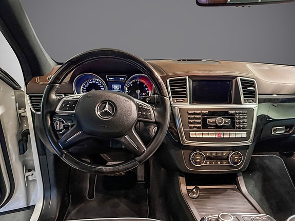 Mercedes-Benz ML350 13 of 30