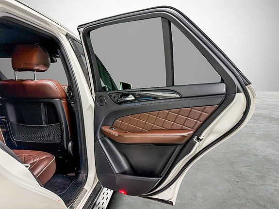 Mercedes-Benz ML350 28 of 30