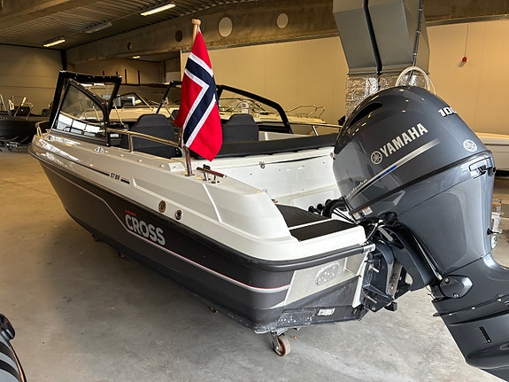 Yamarin 57 BR Cross med F100 Yamaha 2 of 13