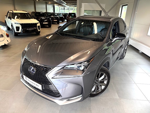 Lexus NX300h 2 of 16
