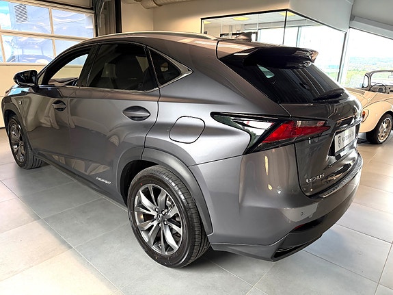 Lexus NX300h 4 of 16