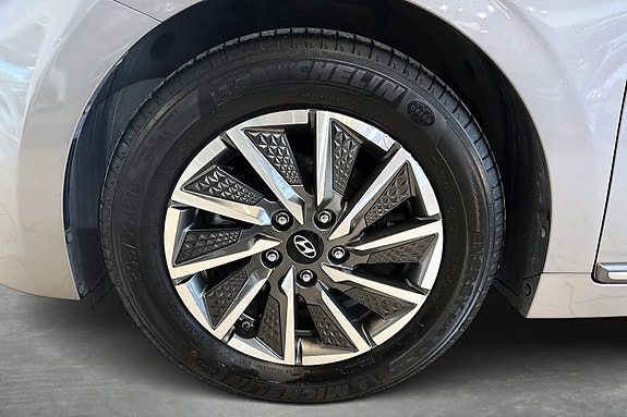 Hyundai IONIQ 19 of 22