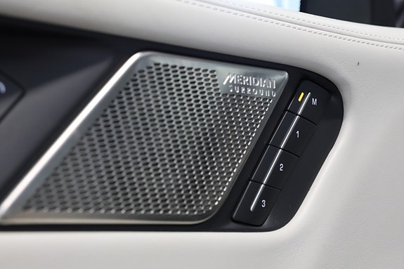 Jaguar I-PACE 14 of 30