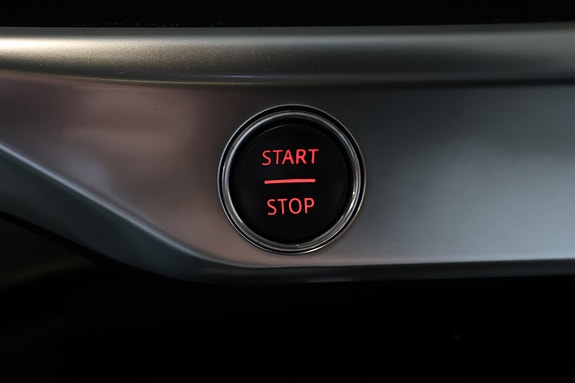 Jaguar I-PACE 23 of 30