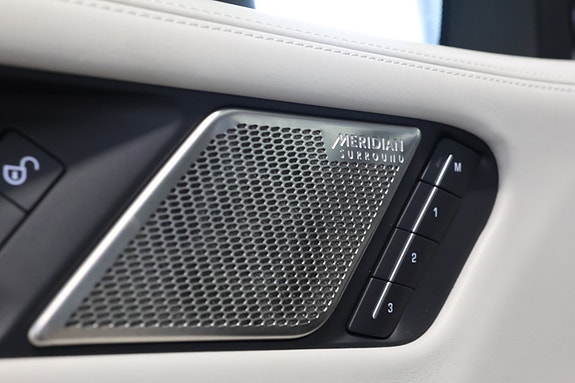 Jaguar I-PACE 15 of 30