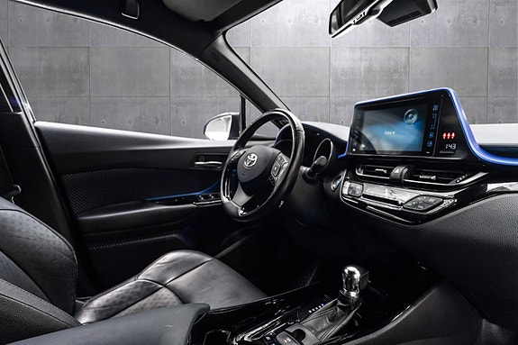 Toyota C-HR 16 of 25