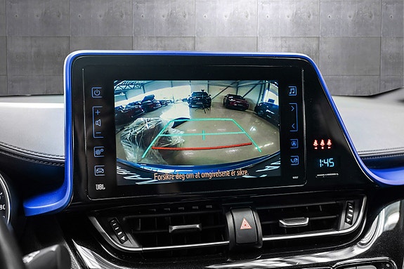 Toyota C-HR 25 of 25