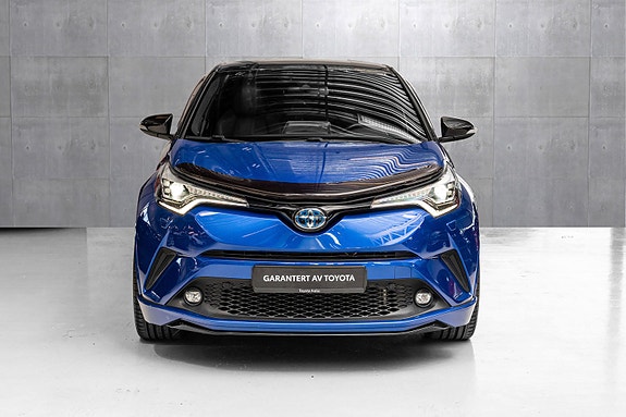 Toyota C-HR 2 of 25