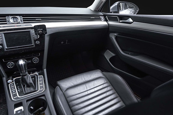 Volkswagen Passat Alltrack 23 of 26