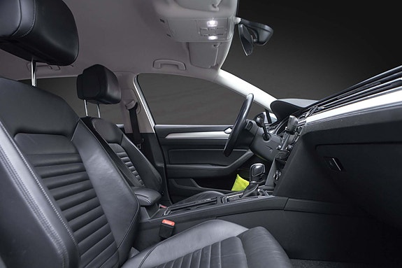Volkswagen Passat Alltrack 24 of 26