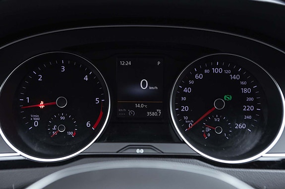 Volkswagen Passat Alltrack 14 of 26
