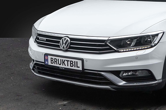 Volkswagen Passat Alltrack 2 of 26