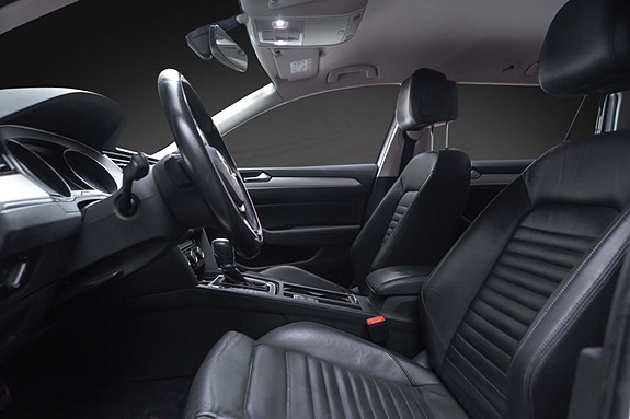 Volkswagen Passat Alltrack 19 of 26