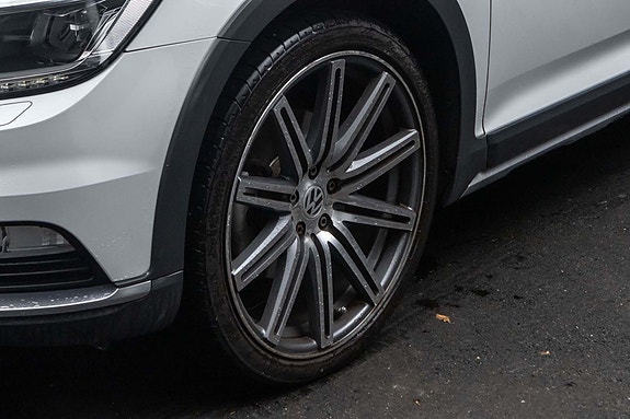 Volkswagen Passat Alltrack 3 of 26