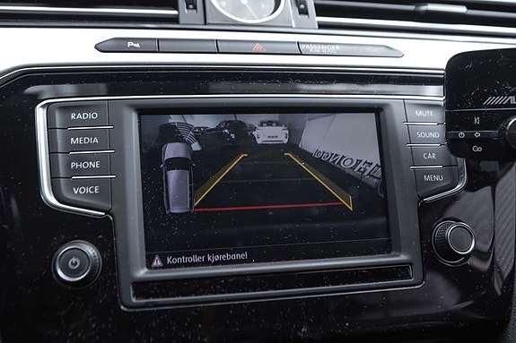Volkswagen Passat Alltrack 16 of 26