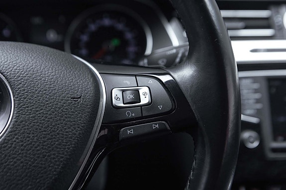 Volkswagen Passat Alltrack 12 of 26