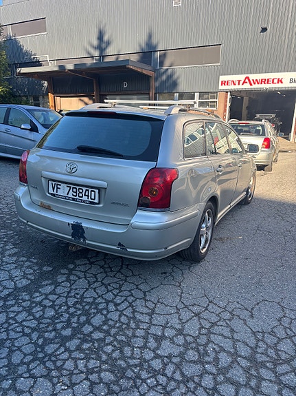 Toyota Avensis 3 of 10