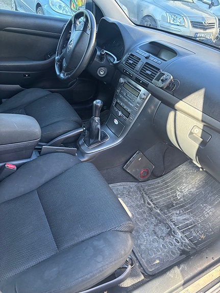 Toyota Avensis 8 of 10