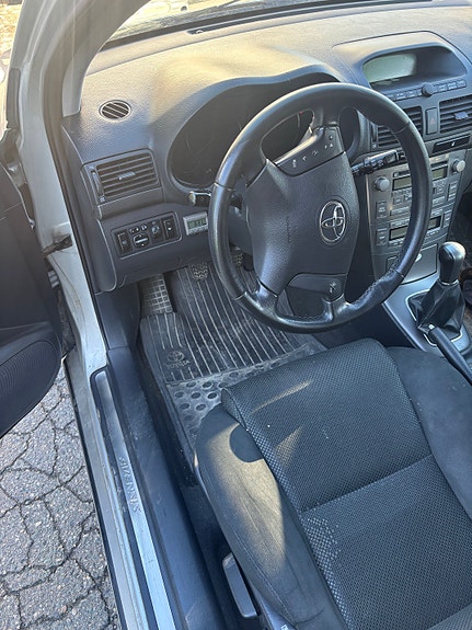 Toyota Avensis 7 of 10