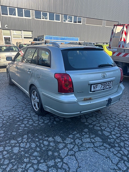 Toyota Avensis 4 of 10