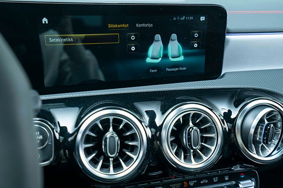 Mercedes-Benz CLA35 22 of 27