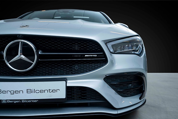 Mercedes-Benz CLA35 3 of 27