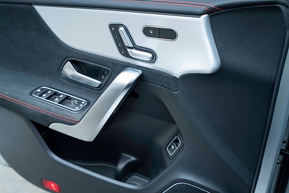 Mercedes-Benz CLA35 12 of 27