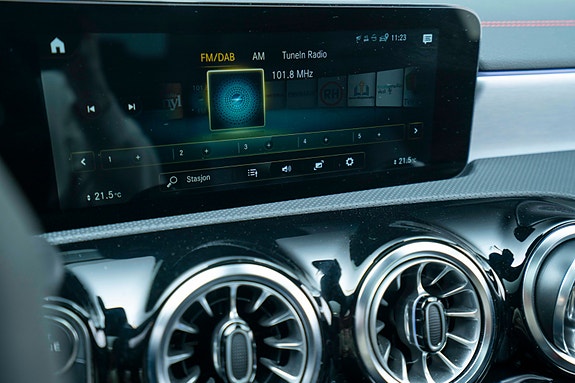Mercedes-Benz CLA35 20 of 27