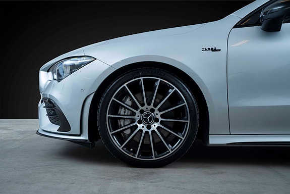 Mercedes-Benz CLA35 4 of 27