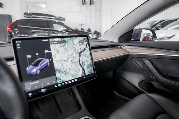 Tesla Model 3 20 of 30