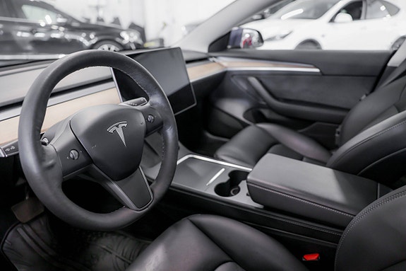 Tesla Model 3 30 of 30