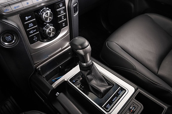 Toyota Land Cruiser 14 of 30