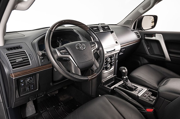 Toyota Land Cruiser 7 of 30
