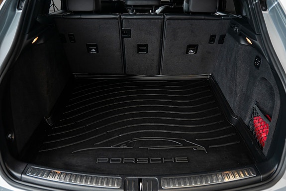 Porsche Macan 28 of 28