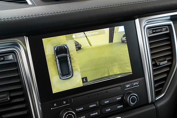Porsche Macan 23 of 28