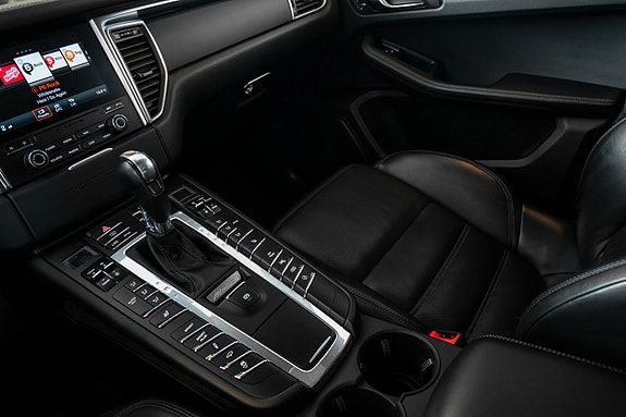 Porsche Macan 16 of 28
