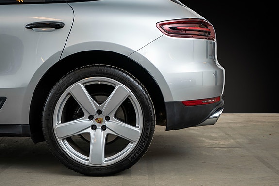 Porsche Macan 5 of 28