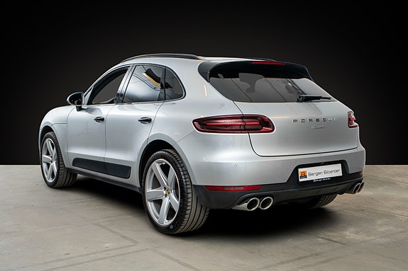Porsche Macan 7 of 28