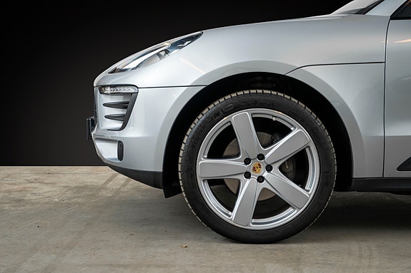 Porsche Macan 4 of 28