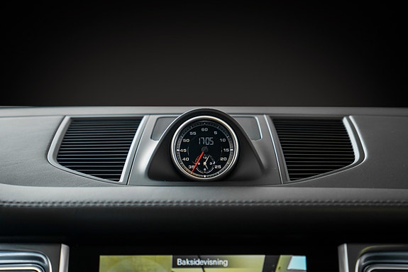 Porsche Macan 24 of 28