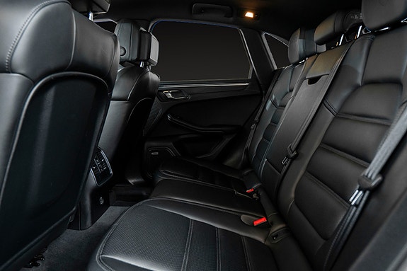 Porsche Macan 26 of 28